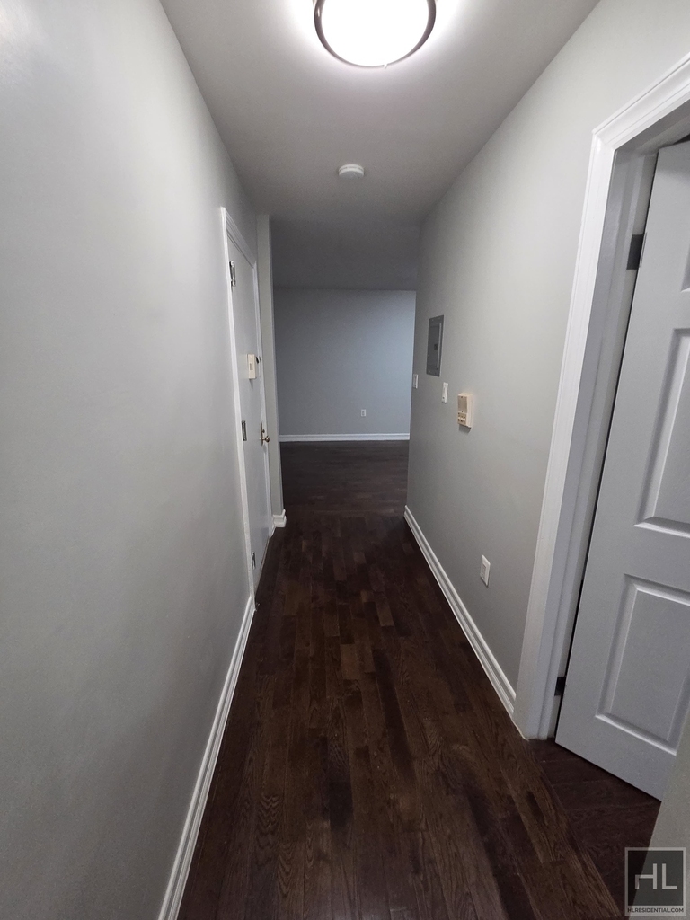 Ralph Avenue - Photo 4