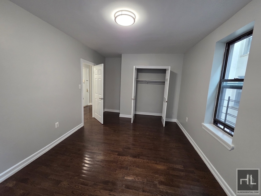 Ralph Avenue - Photo 3