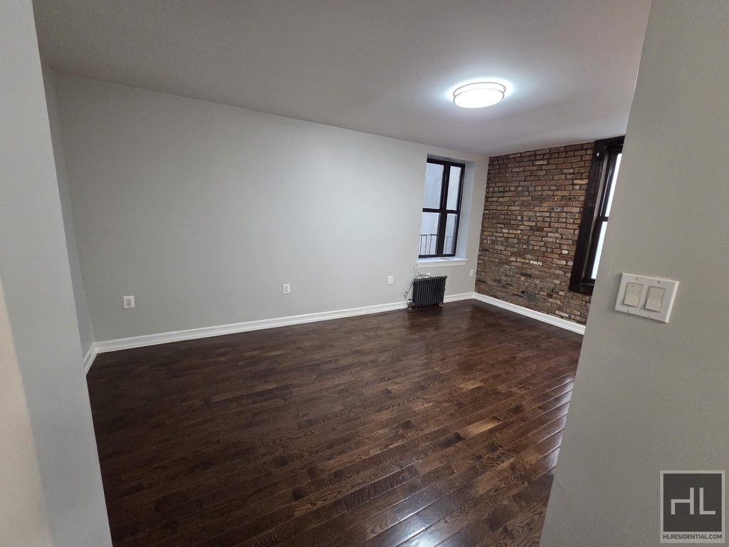 Ralph Avenue - Photo 1