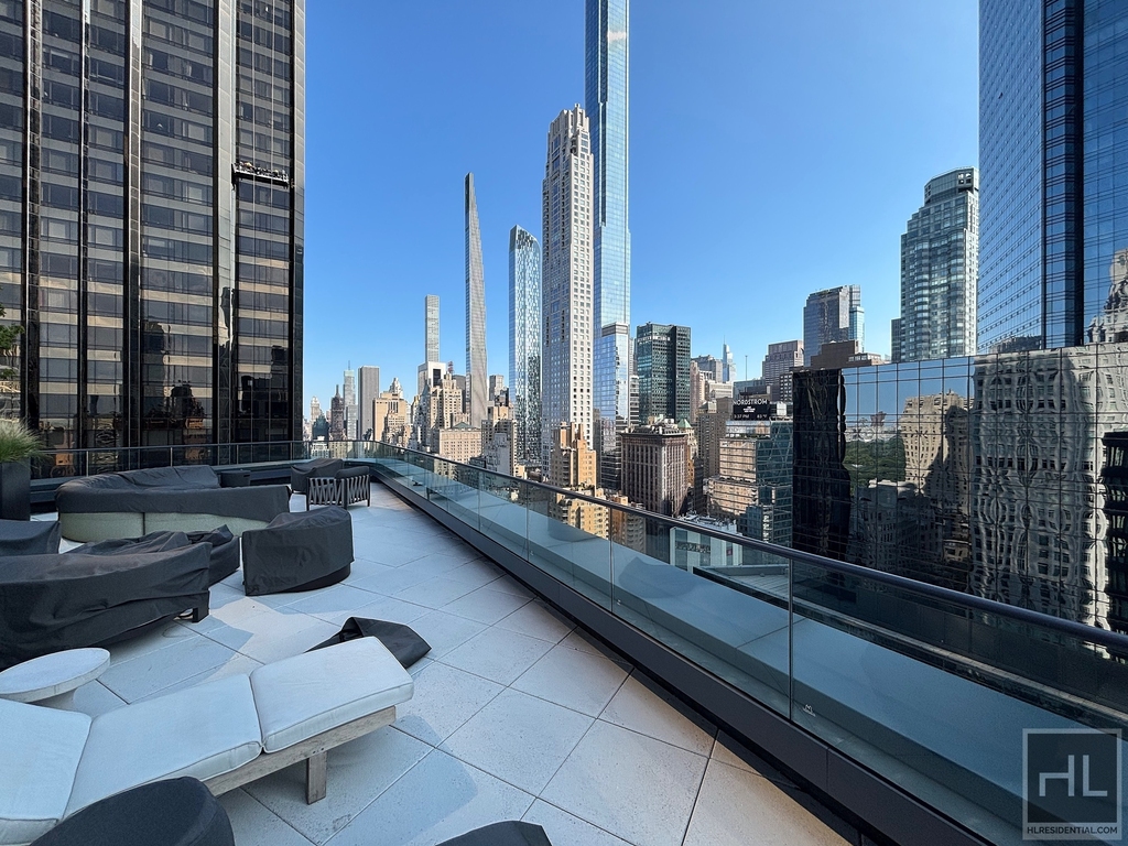 West 60th Street - Photo 3