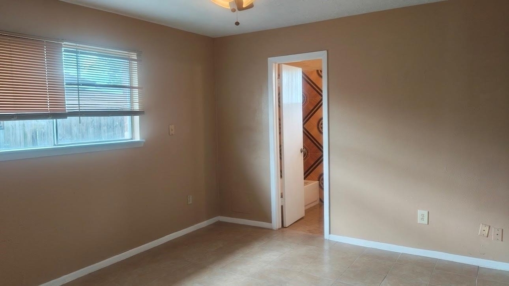 15434 Indian Woods Drive - Photo 4