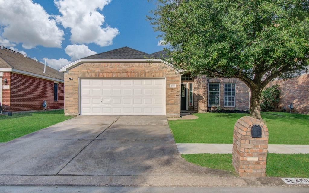 4506 Knights Court - Photo 0