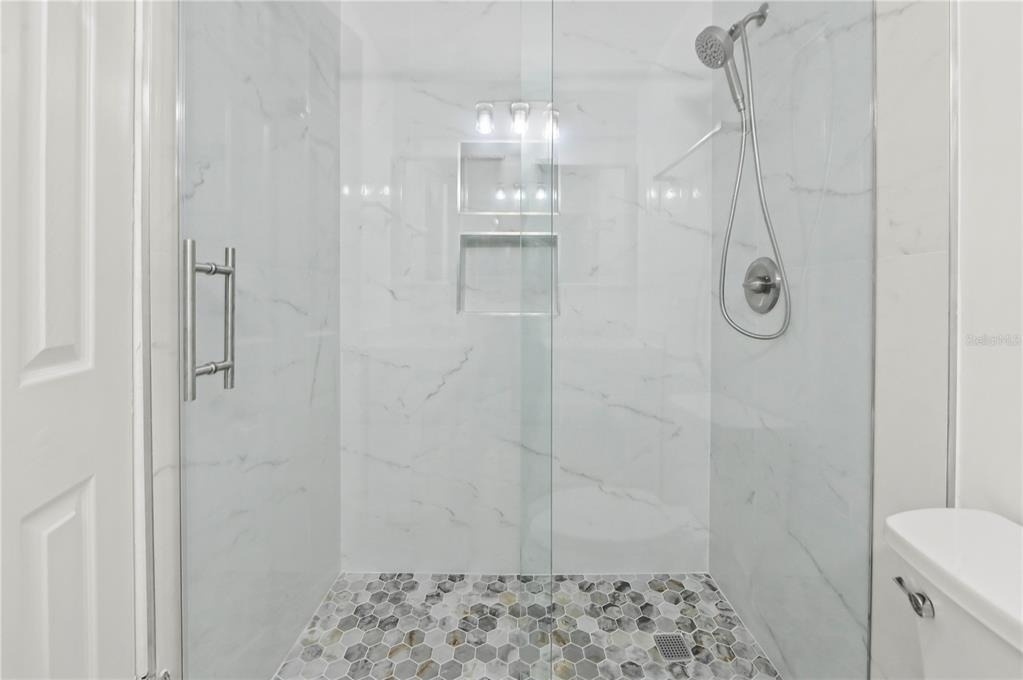 271 Nw 35th Street - Photo 23