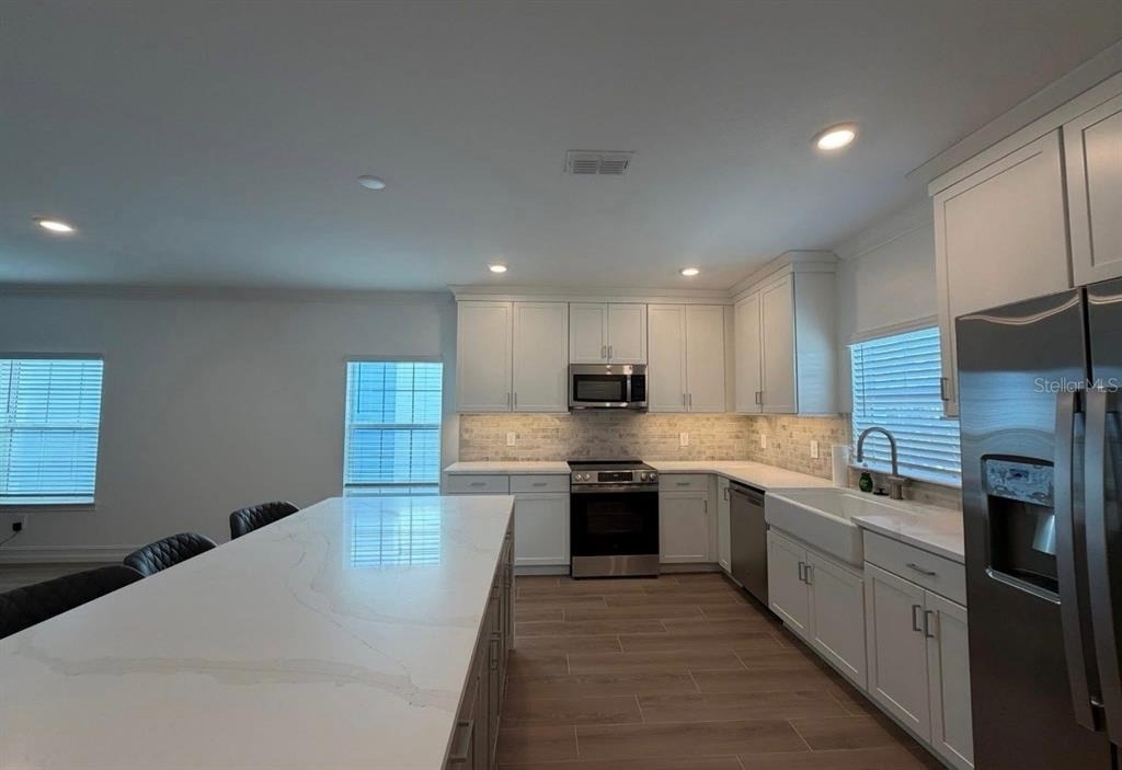 1523 W Chestnut Street - Photo 2
