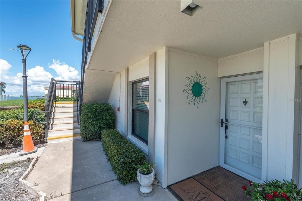 6210 Sun Boulevard - Photo 2