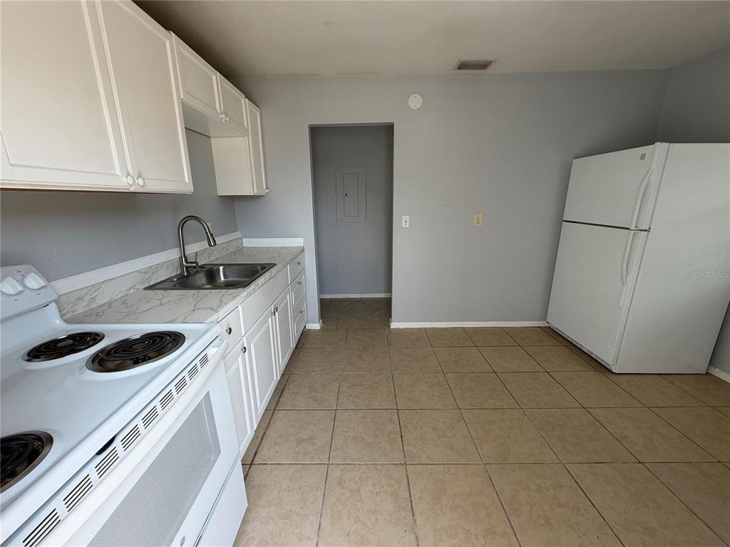 619 Avenue S Ne - Photo 1