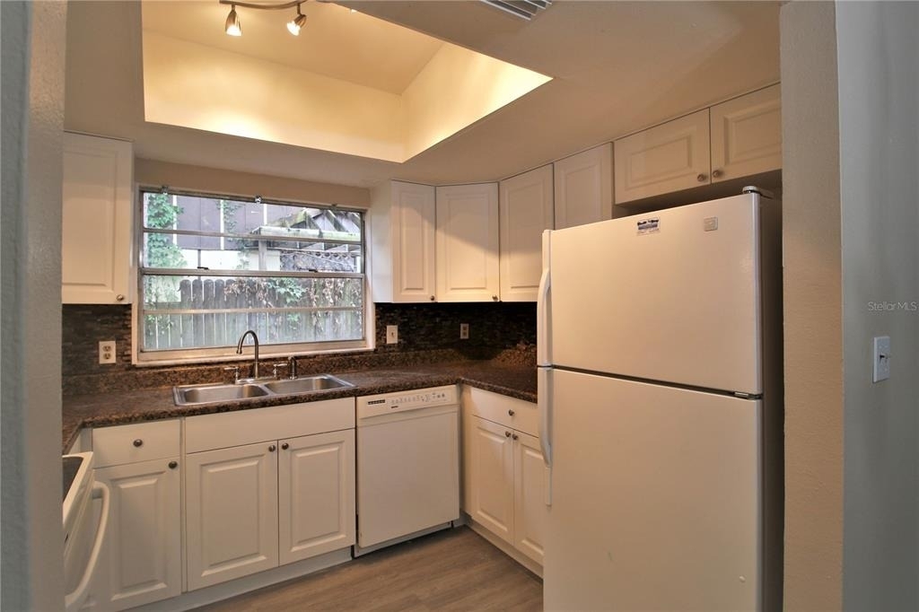 6633 68th Street N - Photo 4