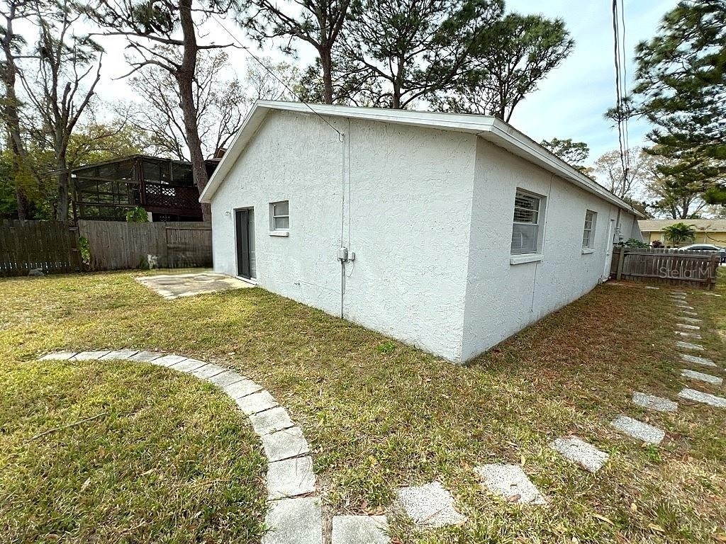 6633 68th Street N - Photo 16