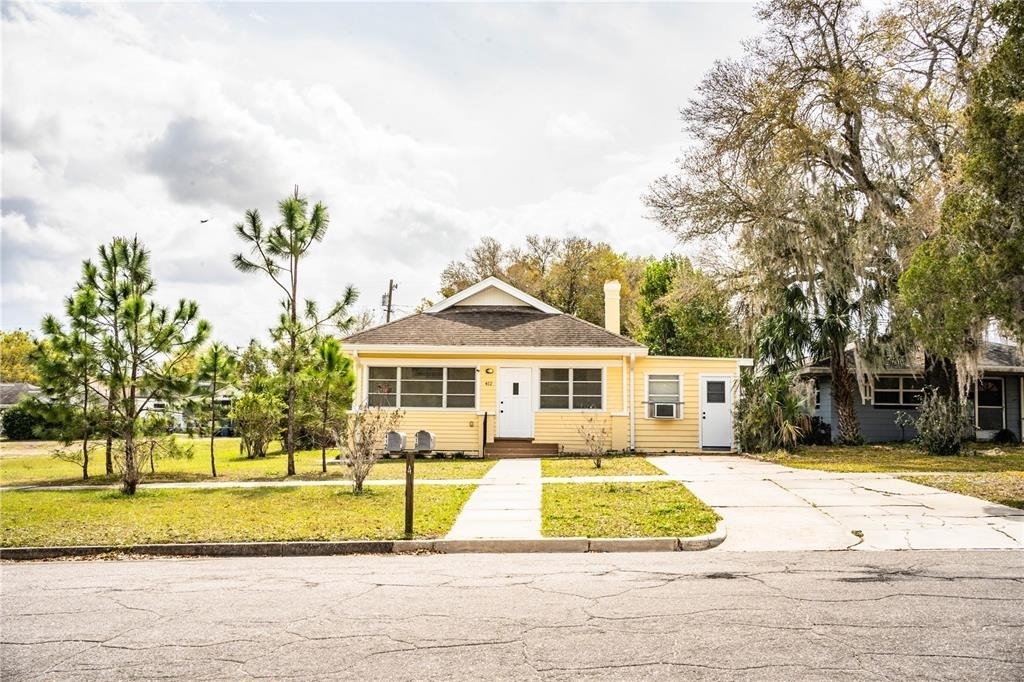 412 E Tillman Avenue - Photo 1