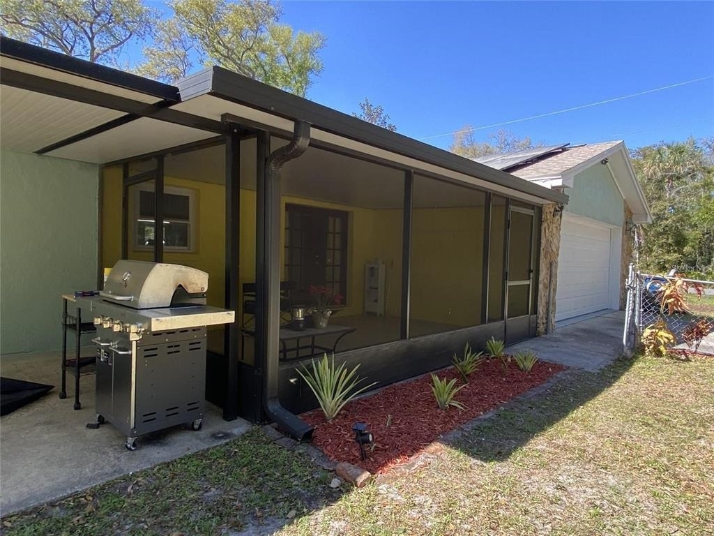 1601 Center Street - Photo 2