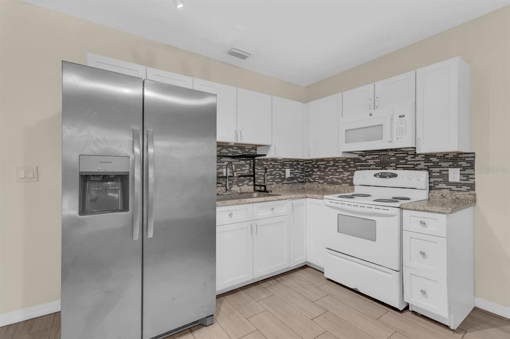 613 E 2nd Street - Photo 4