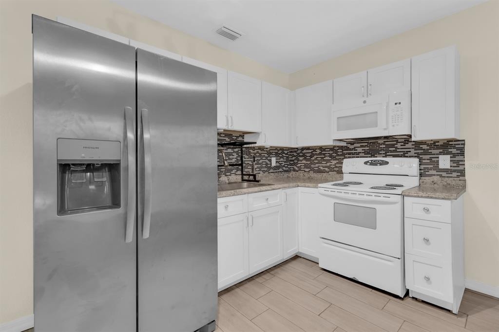 613 E 2nd Street - Photo 17