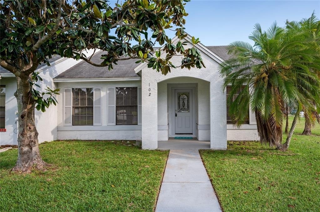 102 Candlewick Court - Photo 0