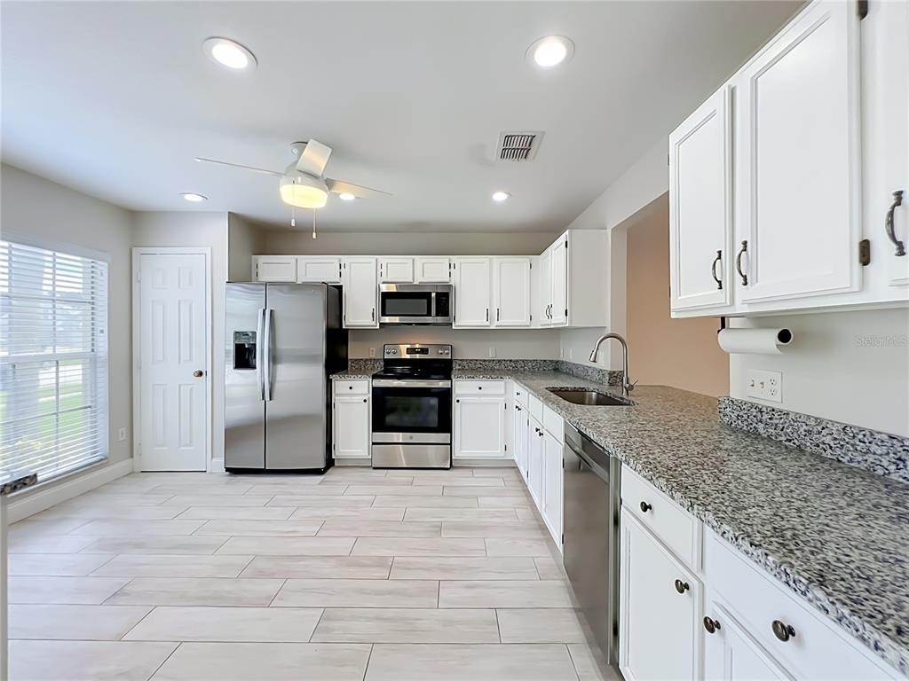 900 W Charing Cross Circle - Photo 13