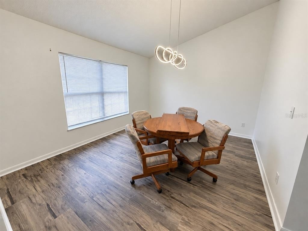 1325 Oakwood Court - Photo 2