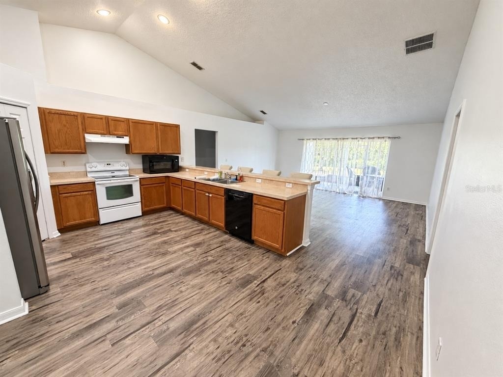 1325 Oakwood Court - Photo 3