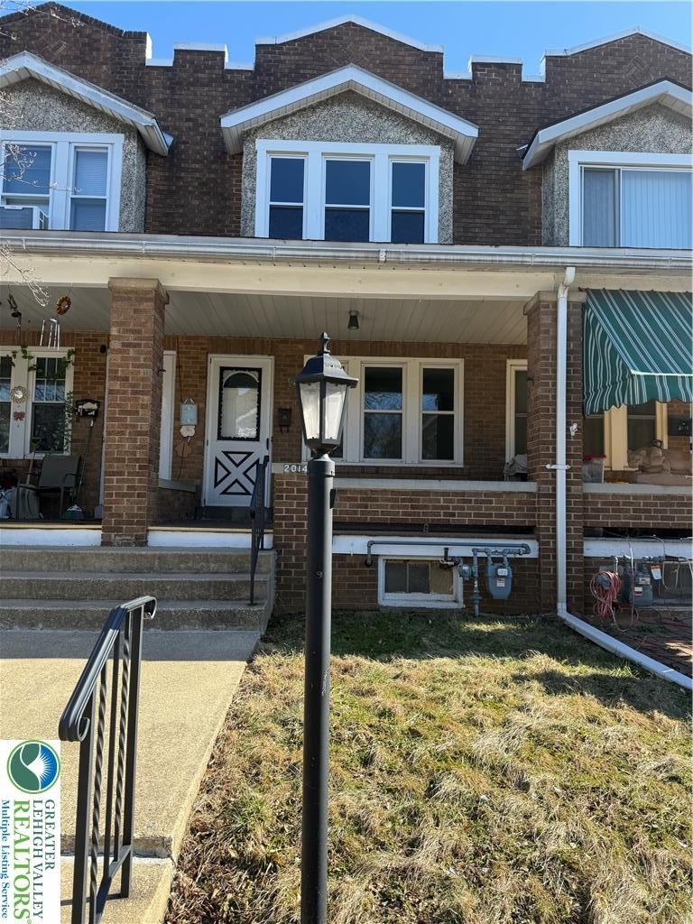 2014 W Green Street - Photo 0
