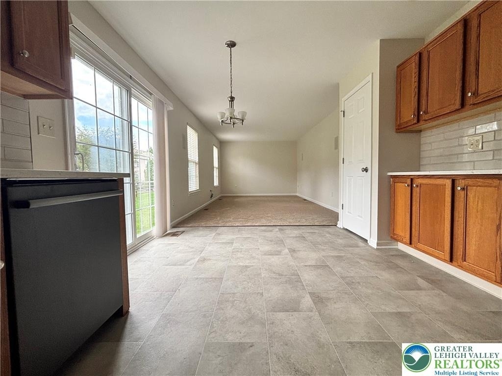 1537 Cambridge Drive - Photo 6