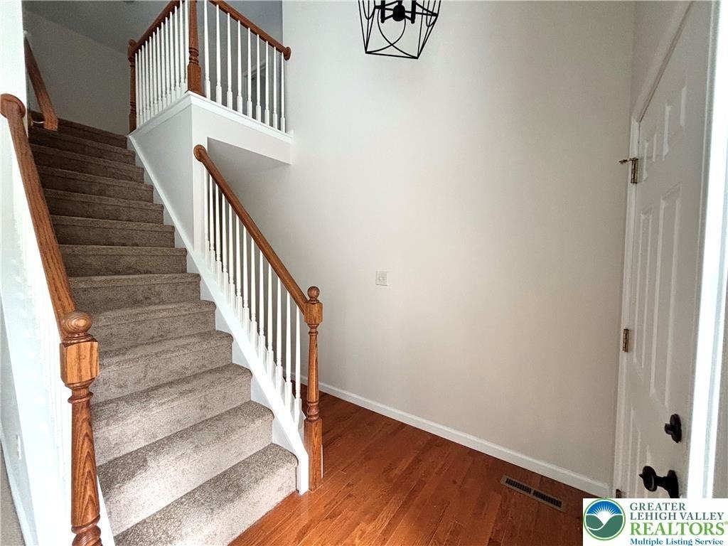 1537 Cambridge Drive - Photo 3