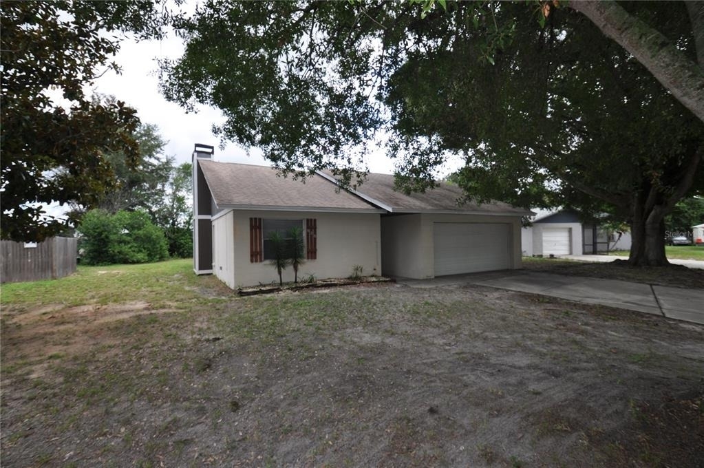 828 Cinnamon Drive E - Photo 2