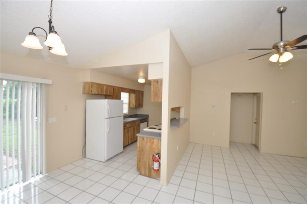 828 Cinnamon Drive E - Photo 4
