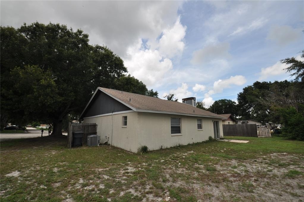 828 Cinnamon Drive E - Photo 18