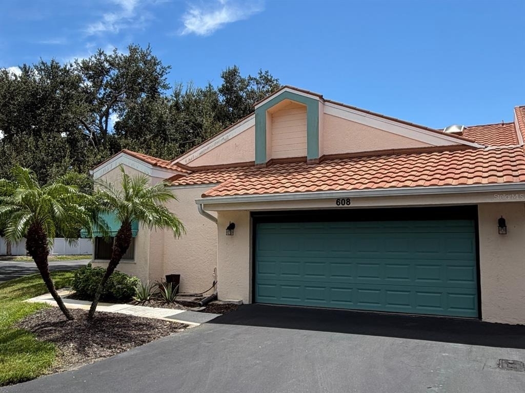 608 Marcus Street - Photo 2