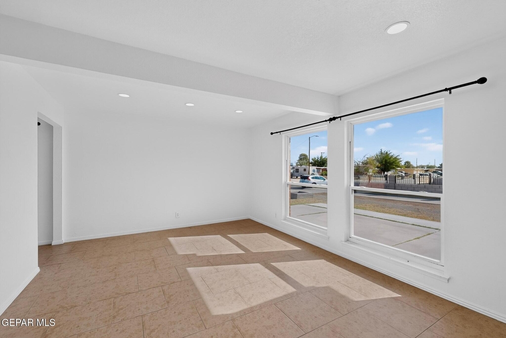 5108 Yvette Avenue - Photo 11
