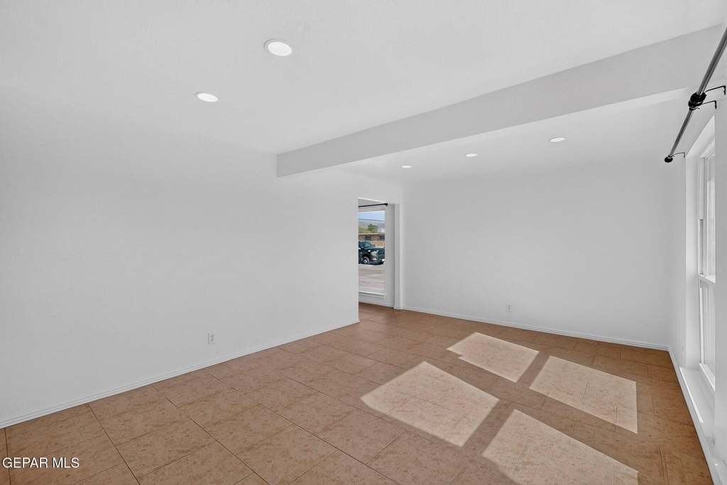 5108 Yvette Avenue - Photo 12