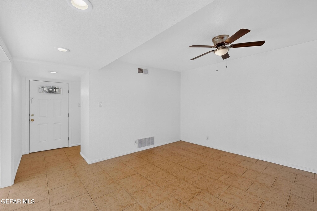 5108 Yvette Avenue - Photo 8