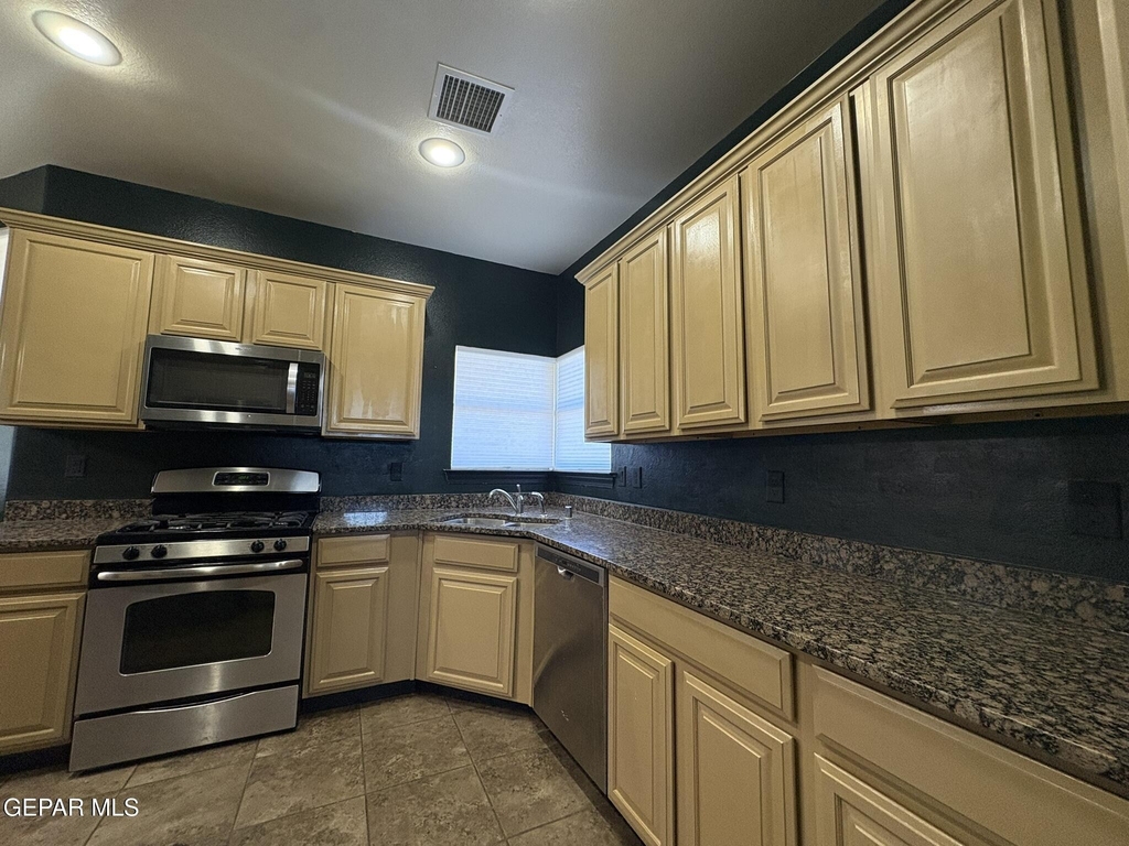 12220 Branell Lane - Photo 9