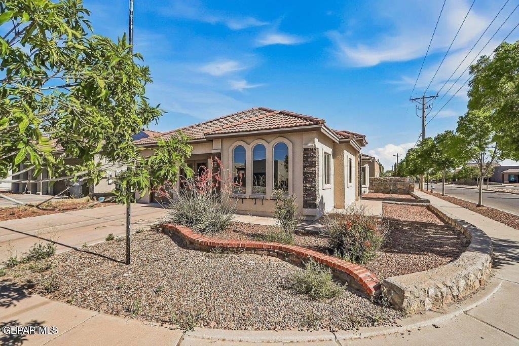 13470 Everingham Street - Photo 0