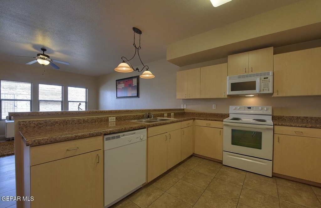 501 E Redd Road - Photo 3