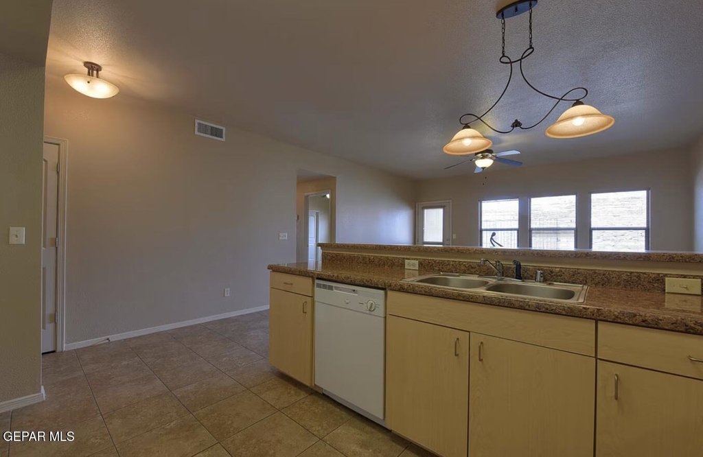 501 E Redd Road - Photo 26