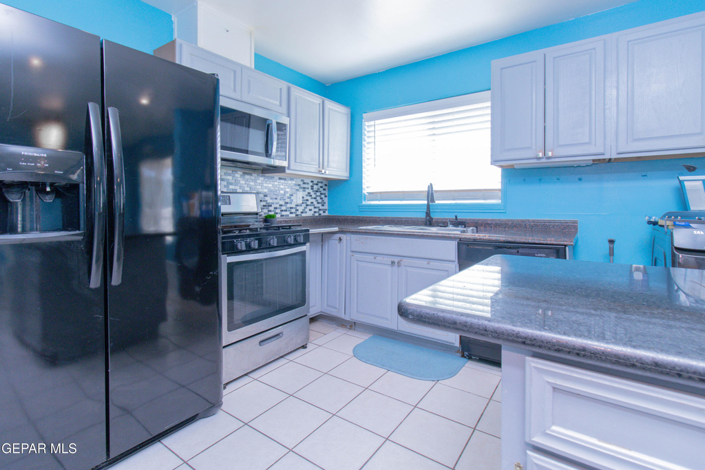 451 Borrett Street - Photo 3