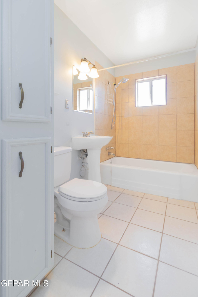 451 Borrett Street - Photo 2