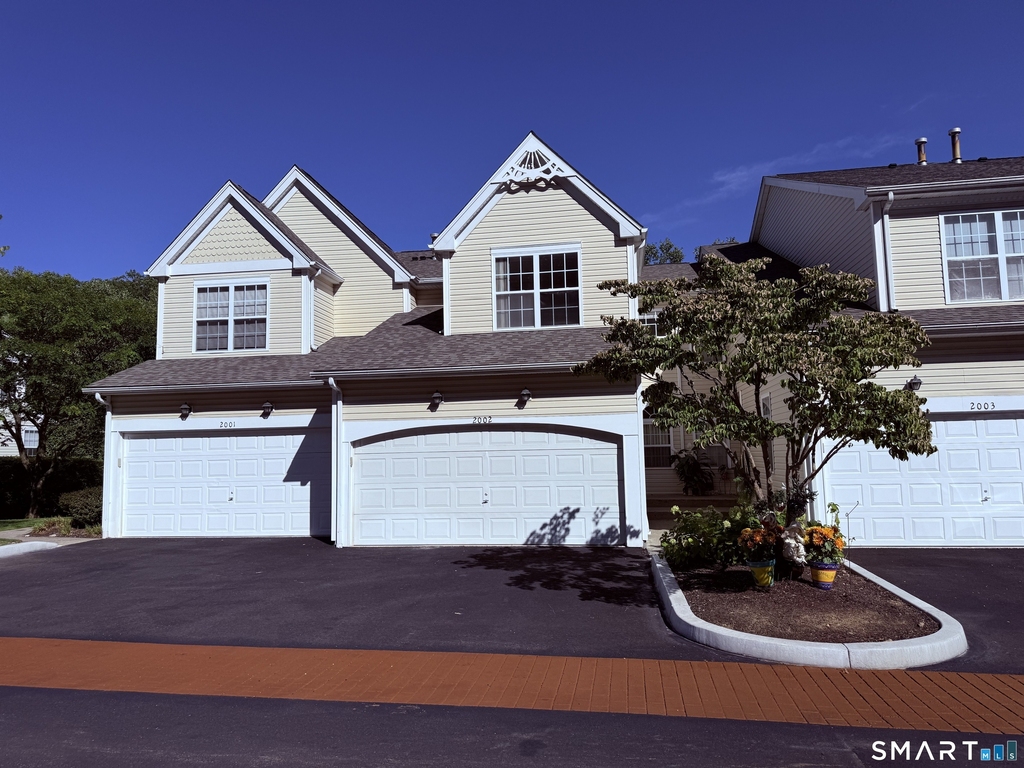 2002 Eaton Court - Photo 0