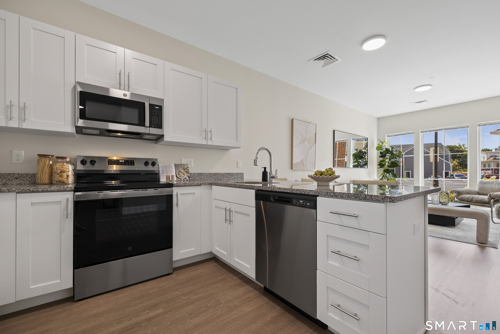 55 Steele Boulevard - Photo 2