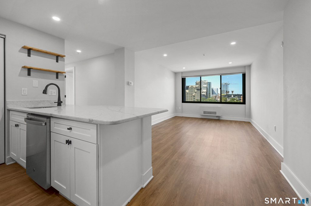 300 Broad Street - Photo 3