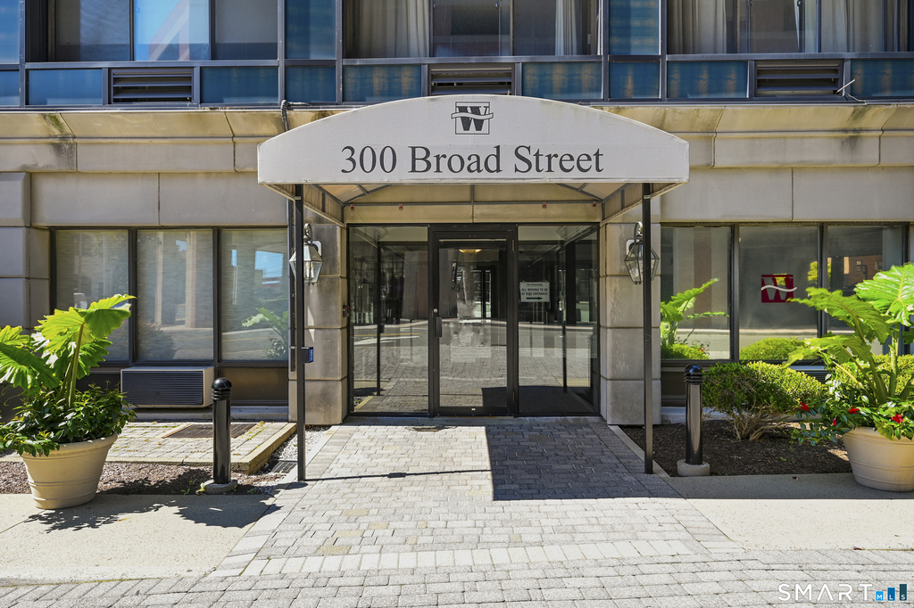 300 Broad Street - Photo 1