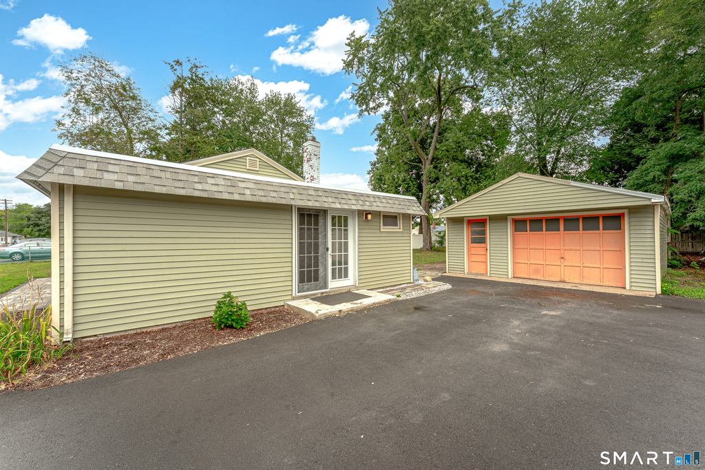 56 Greenfield Drive - Photo 3