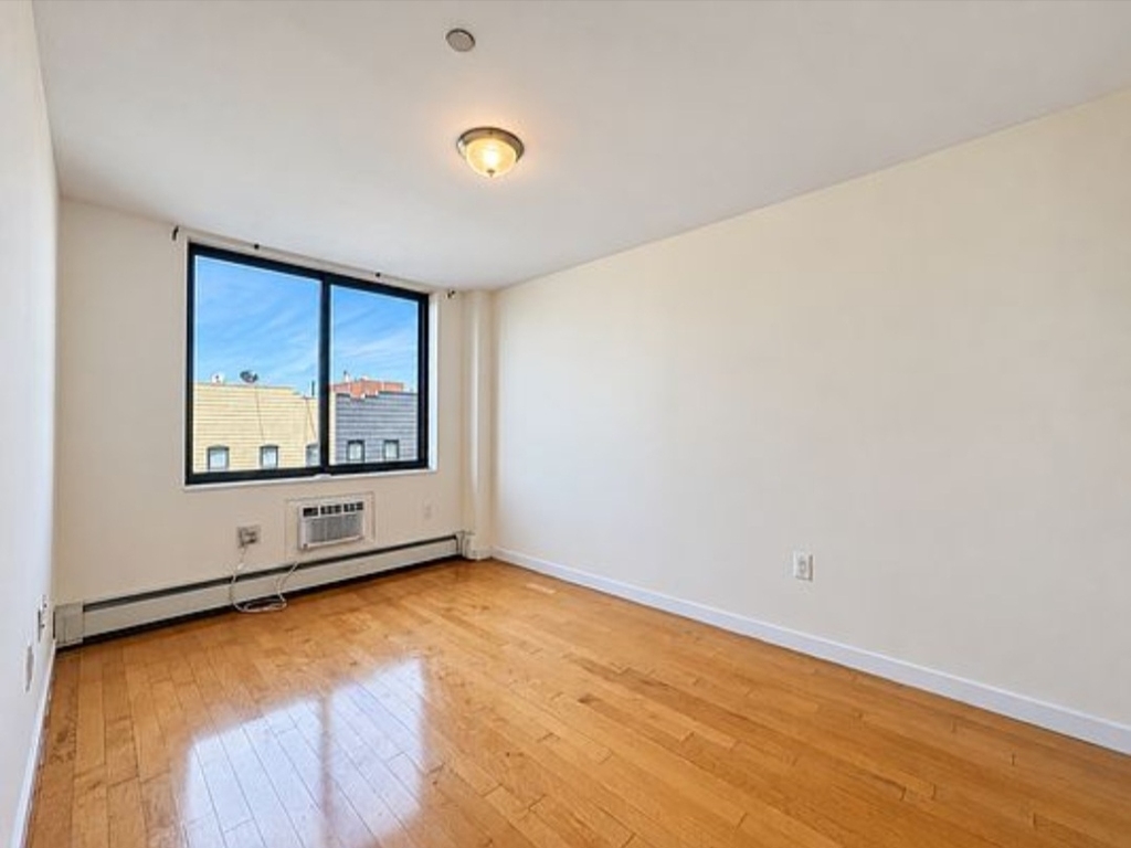 924 Metropolitan Avenue - Photo 11