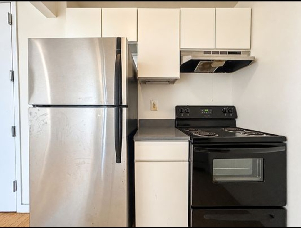 924 Metropolitan Avenue - Photo 5