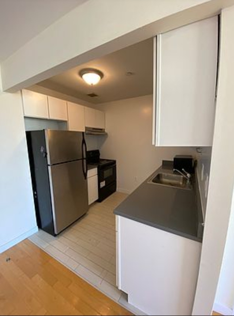 924 Metropolitan Avenue - Photo 2