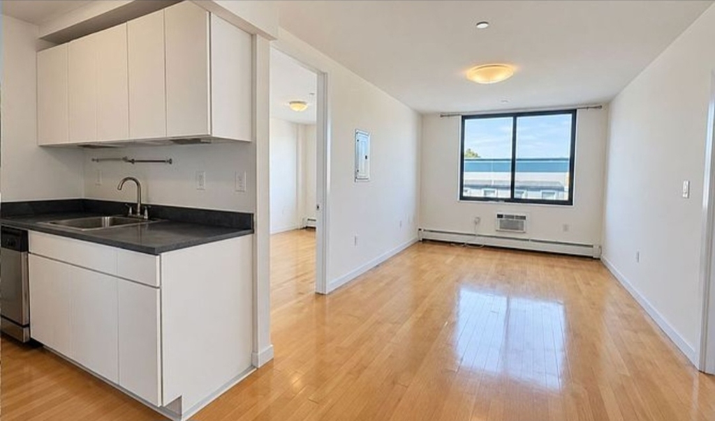 924 Metropolitan Avenue - Photo 0