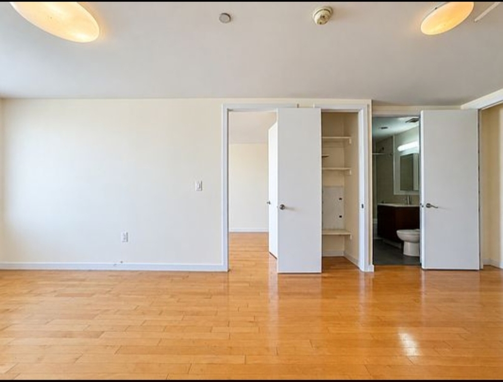 924 Metropolitan Avenue - Photo 7