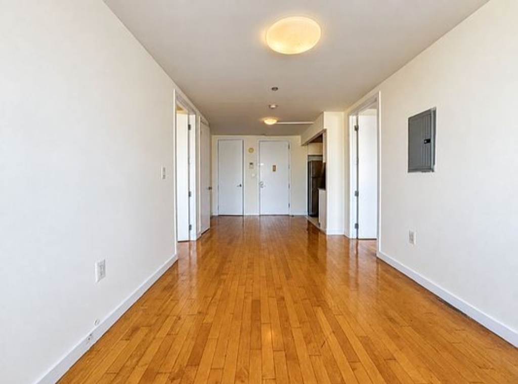 924 Metropolitan Avenue - Photo 12