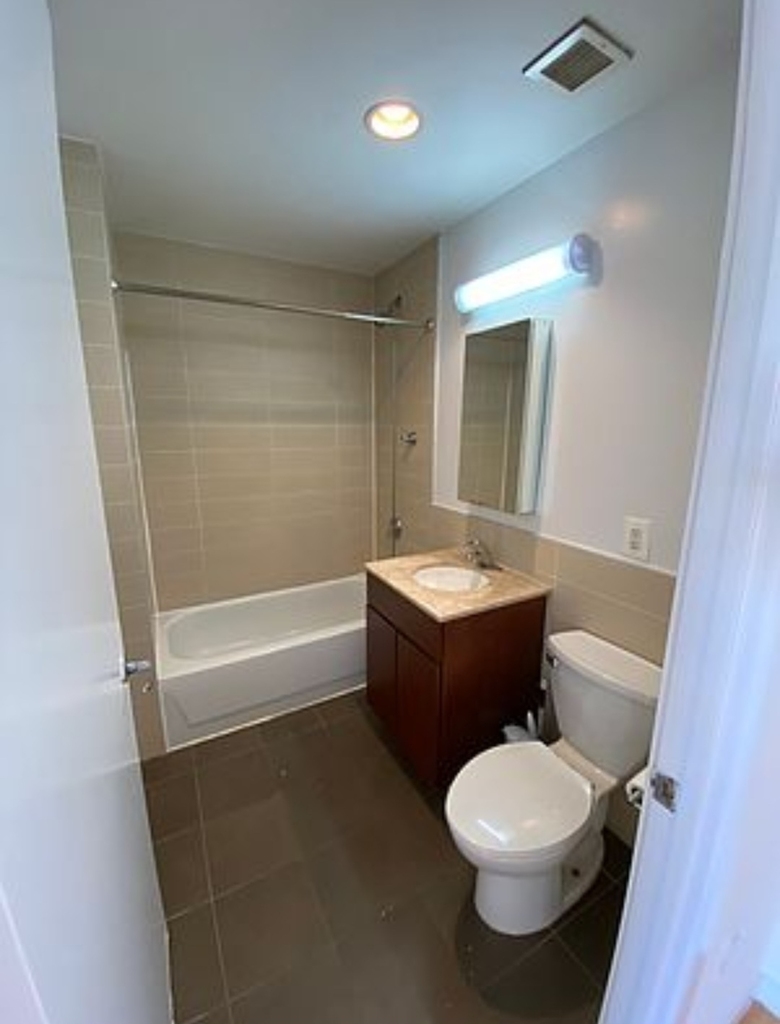 924 Metropolitan Avenue - Photo 13