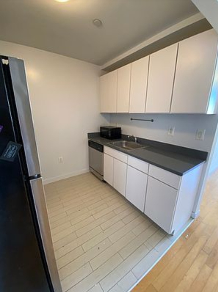 924 Metropolitan Avenue - Photo 6