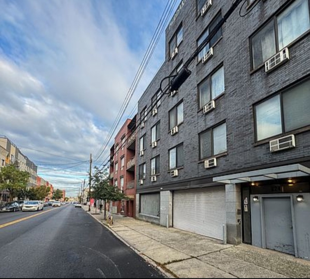 924 Metropolitan Avenue - Photo 14